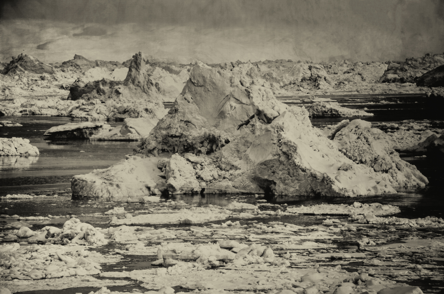 69º 6' 36" N 51º 5' 24" W